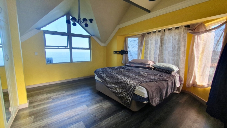 5 Bedroom Property for Sale in Herolds Bay Western Cape